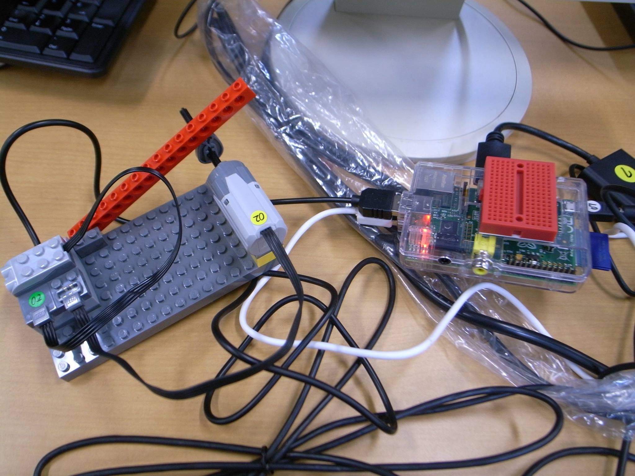【レポート】中学校の文化祭で、Raspberry Pi、Scratch体験講座開催！ | CREATIVE KIDS -石戸奈々子のブログ-